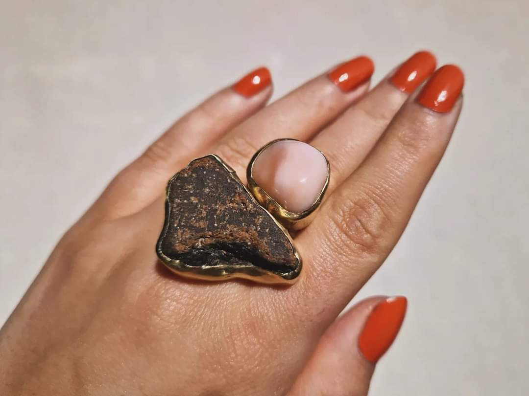 inel masiv cu ciob de ceramică veche & opal roz peruvian