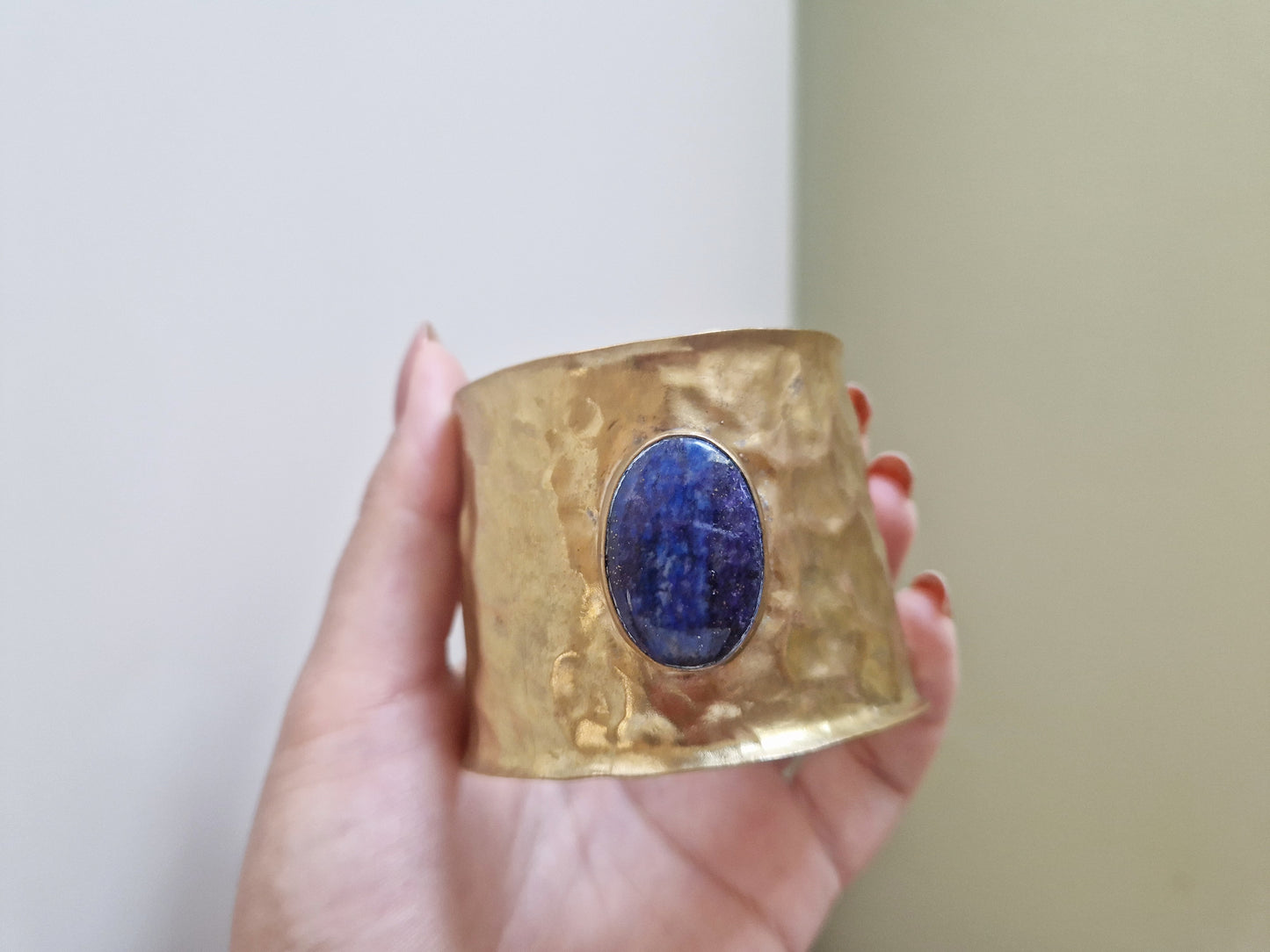 brățară lată tip cuff cu lapis lazuli