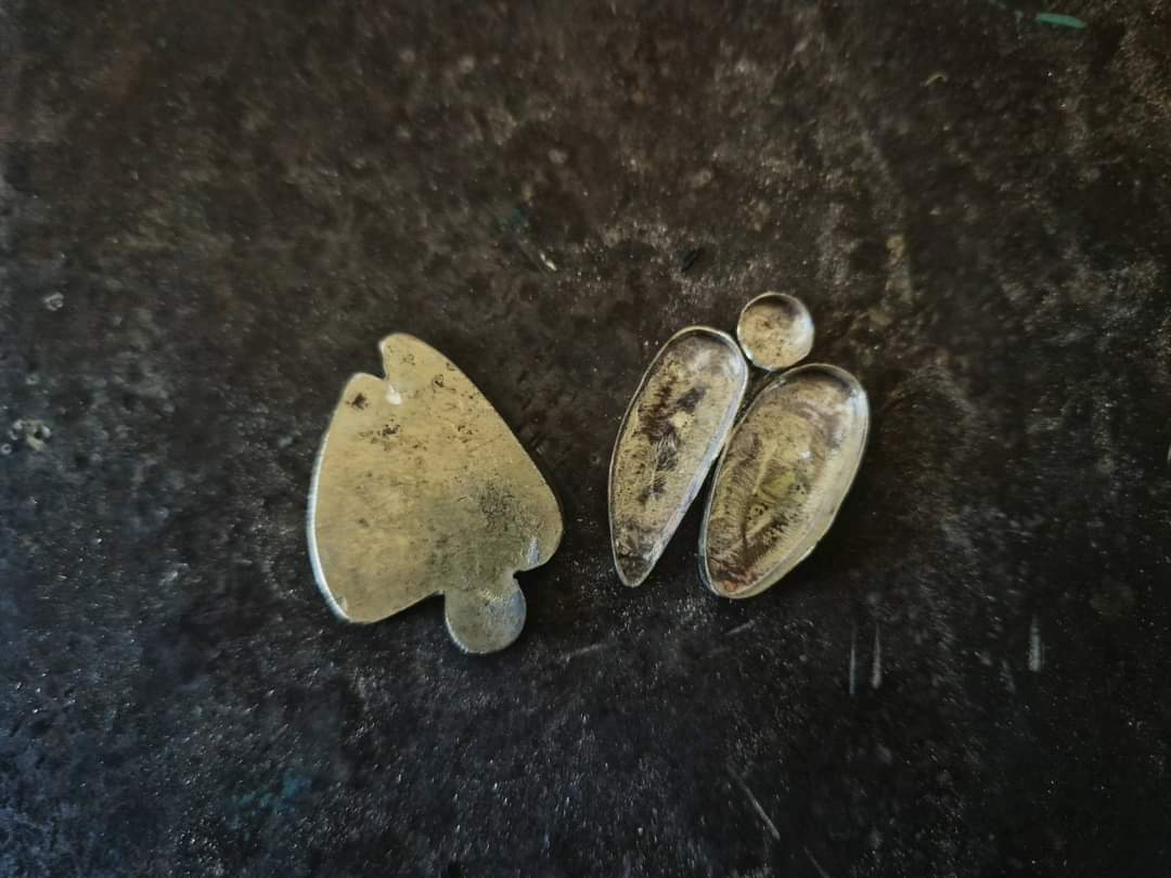 inel sculptural cu elitră organică, malachit și ametist