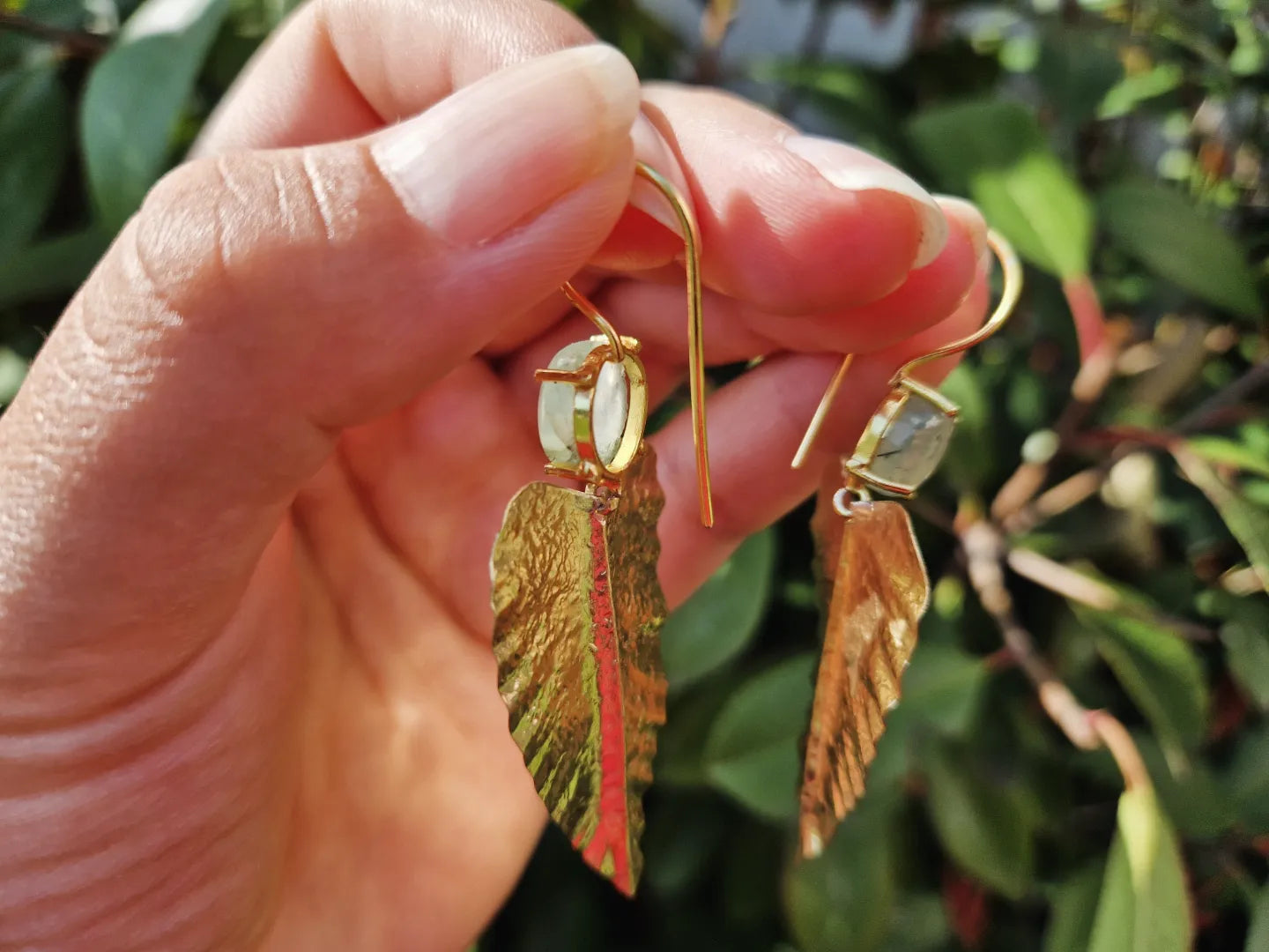 cercei botanici cu frunze cordiforme şi prehnite îngherate