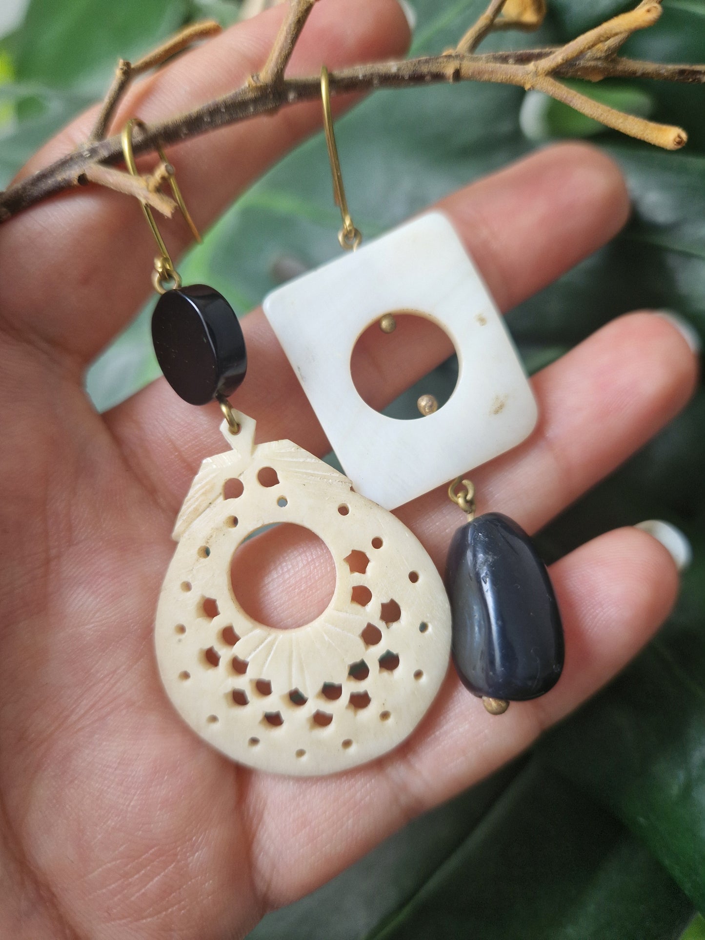cercei asimetrici 》os sculptat, sidef, onix