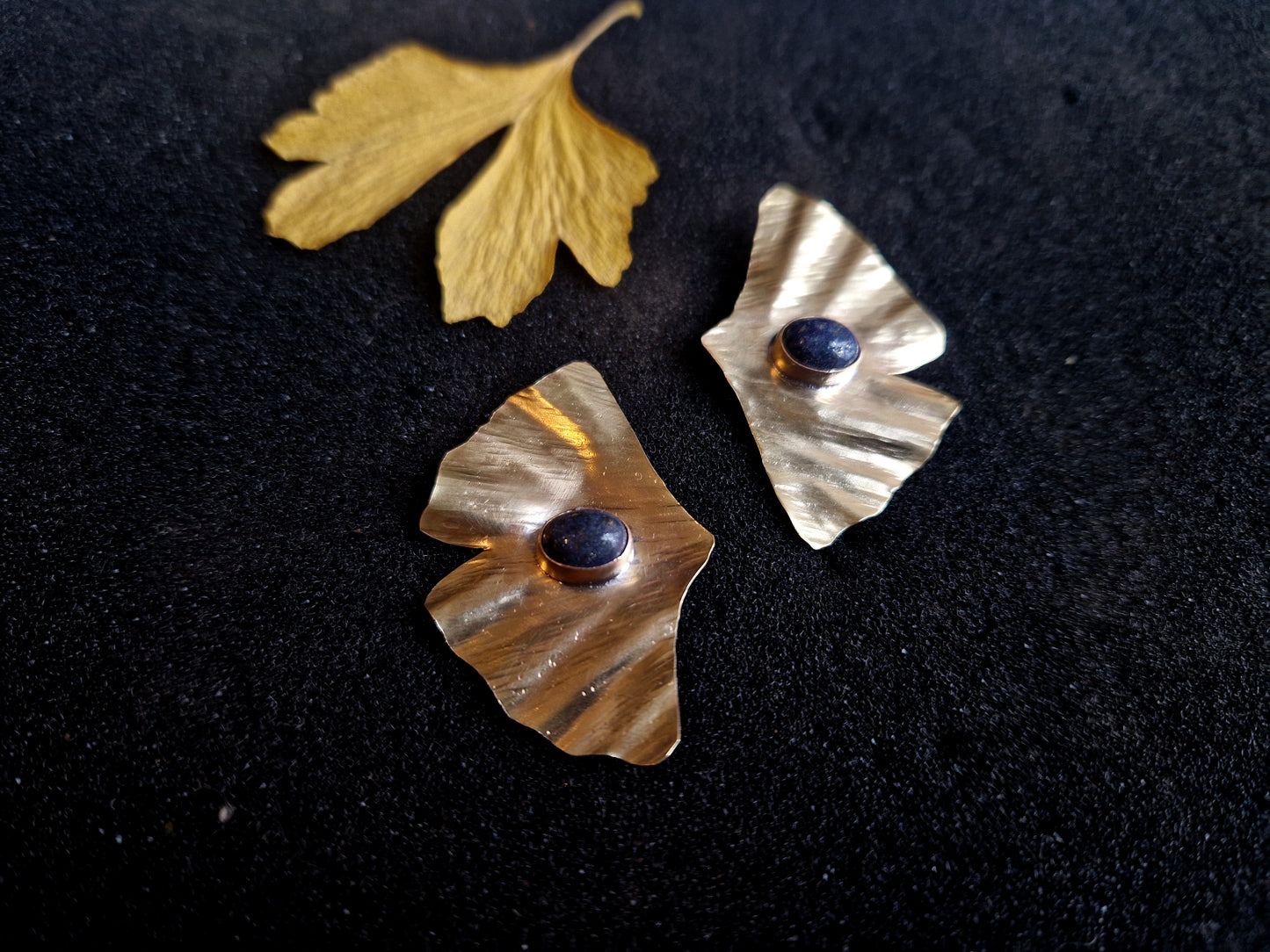 cercei cu frunze Ginkgo biloba & lapis lazuli